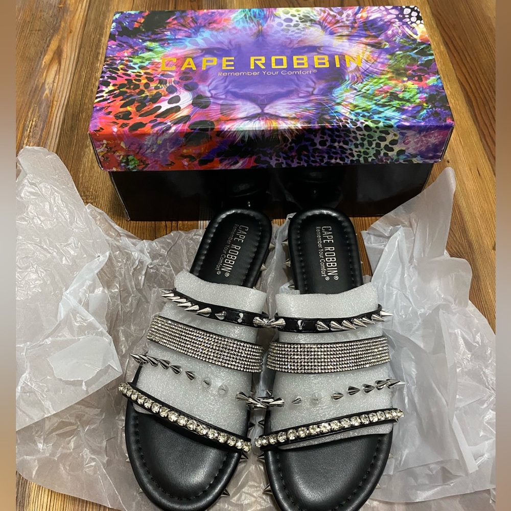 Woman’s Size 8 Cape Robbin Xtreme Sandals